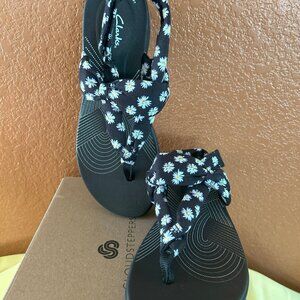 Women's 8 Clarks Cloudsteppers Arla Nicole Black Daisy Slingback Thong Sandals